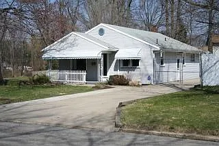 345 Forest Hill Dr photo 1