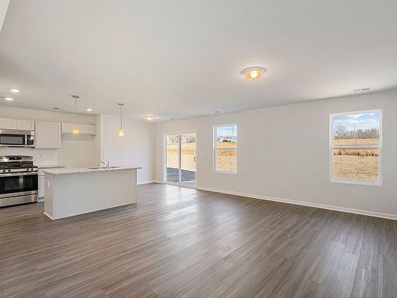 4th image of 7223 Heirloom Ln