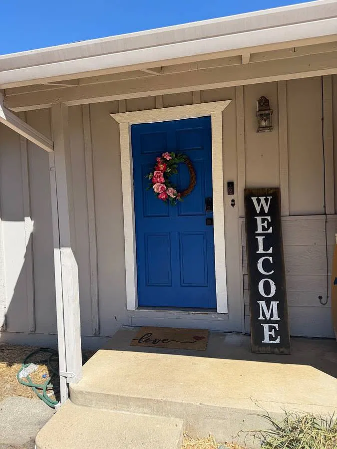 4 bed, 2400 sqft, $700 — Photo 1