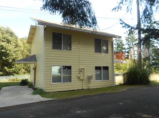 17 Highview Cir, Whitethorn, CA 95589