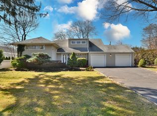 73 Weeks Rd, East Williston, NY 11596