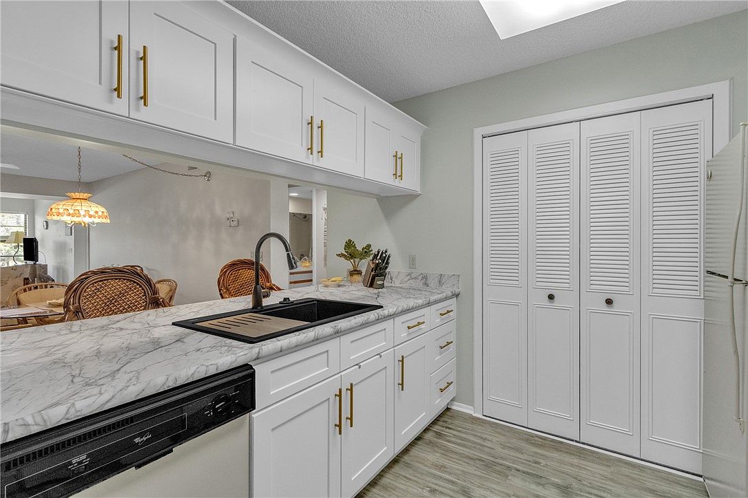 29 Plantation Dr APT 203