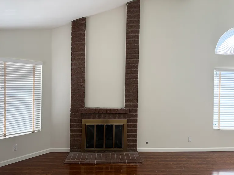 26056 Dunbar Dr — Photo 3