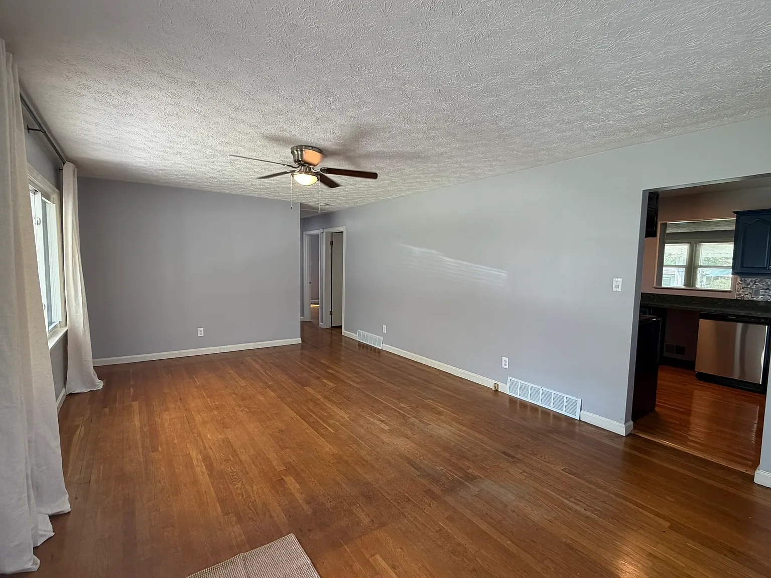 3 bed, 1504 sqft, $2,095 — Photo 4