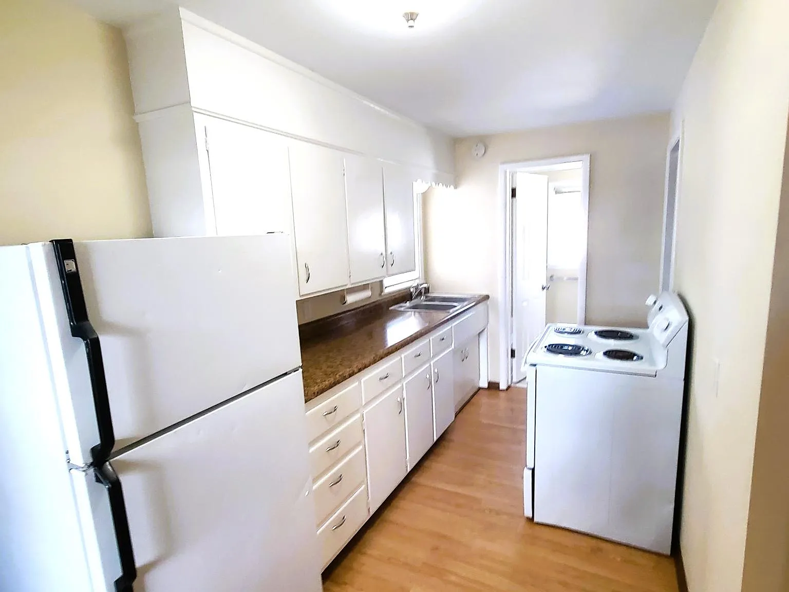 2 bed, 750 sqft, $1,349 — Photo 3