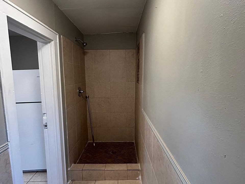 1st image of 407 Henry St Unit 3