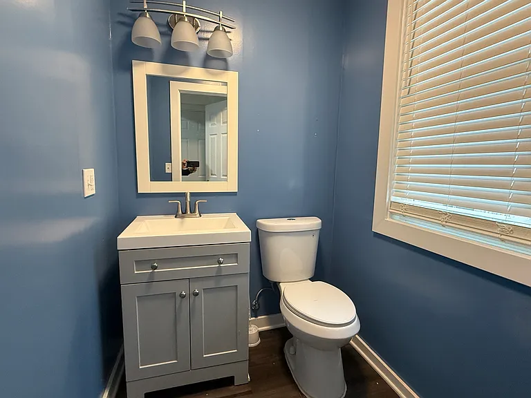 1041 Carrington St — Photo 11