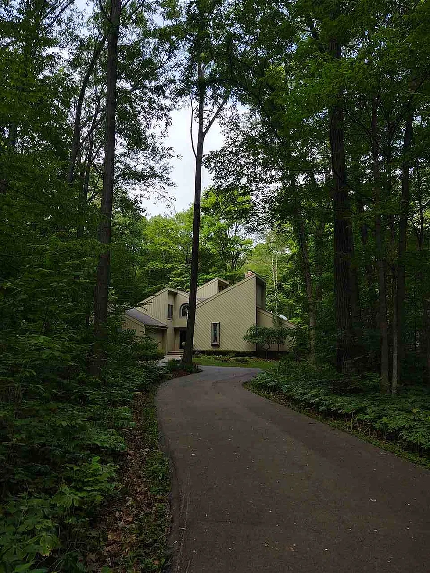1110 N Graham Rd photo 1