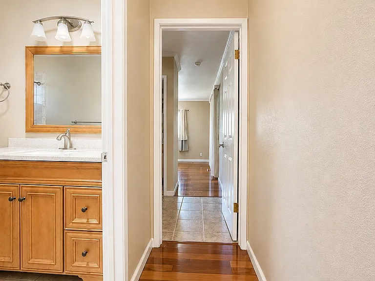 576 Virginia Ave — Photo 15