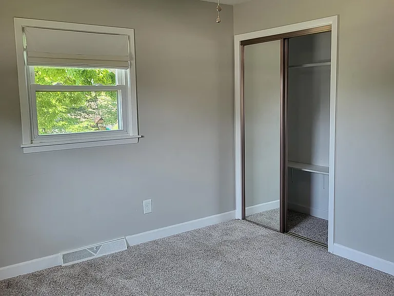 1324 Hillside Dr — Photo 13