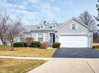82 Jefferson Ln, Streamwood, IL