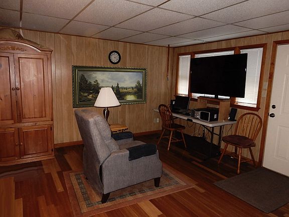 3rd image of 321 Pecan Dr
