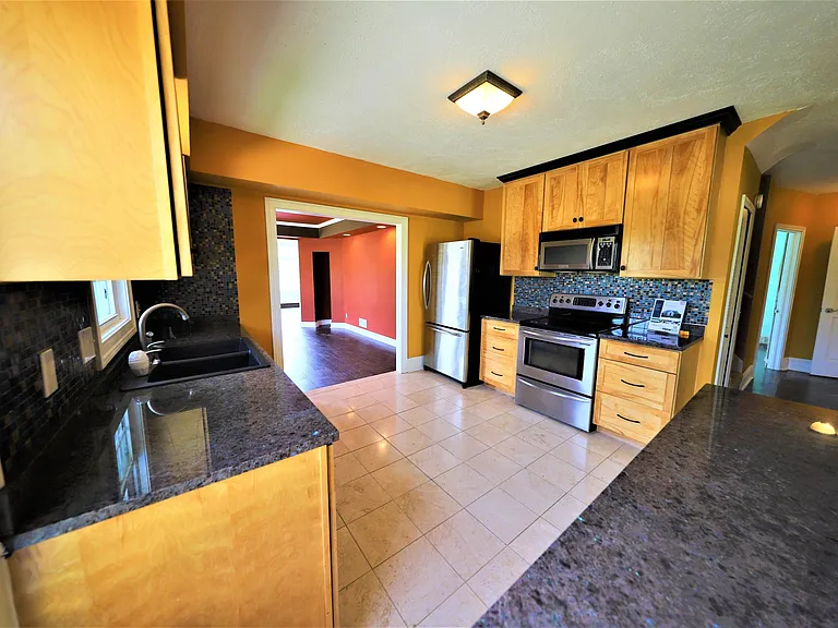 6891 Rings Rd — Photo 7