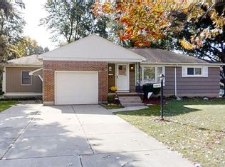 8345 Vernon Cir, Williamsville, NY 14221