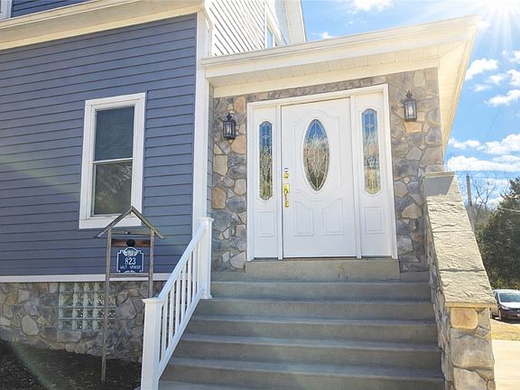 2nd image of 823 Salt St