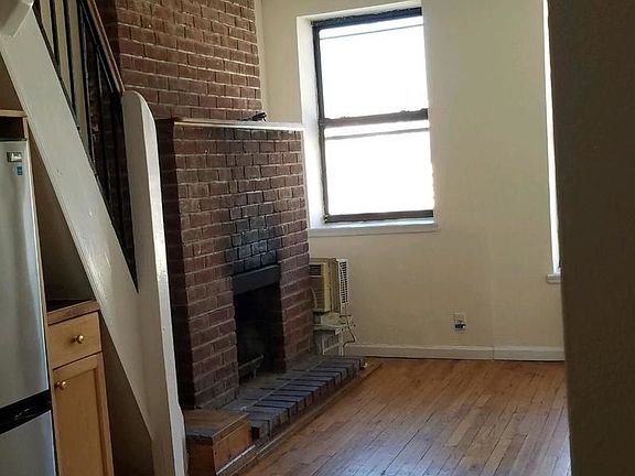 3rd image of 255 E 10th St APT 6C