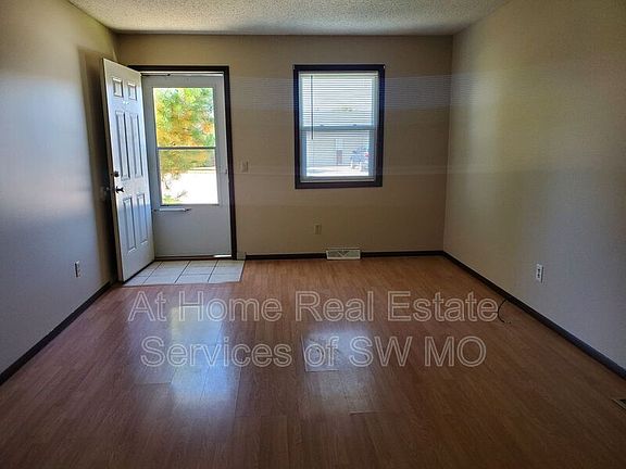 2nd image of 627 W Meadowview Dr APT 3