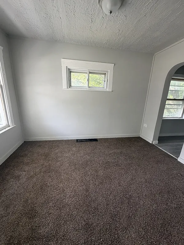 3 bed, 1.0 bath, 1248 sqft, $1,250 — Photo 2