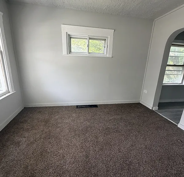 12315 Revere Ave — Photo 2