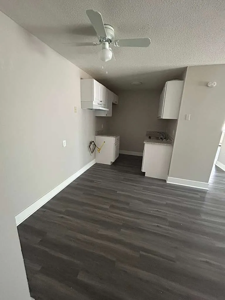 2 bed, 900 sqft, $1,550 — Photo 3
