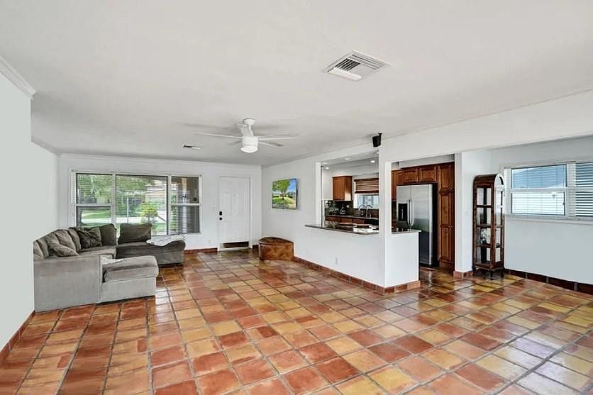 1st image of 1320 SE 4th Avenue