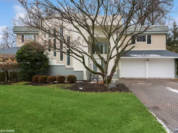 1624 Dover Ct, Teaneck, NJ 07666