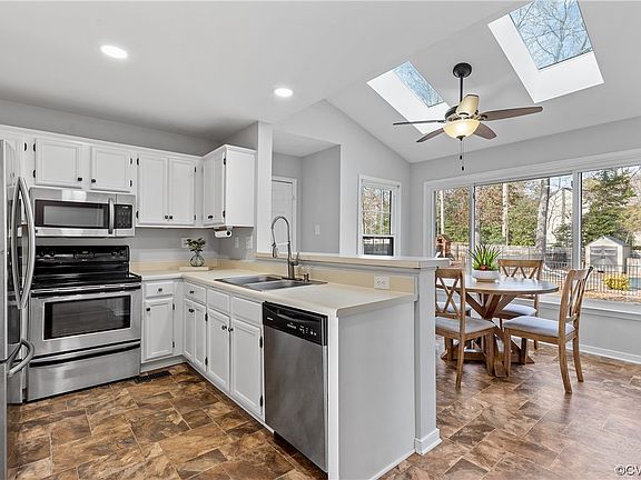 5th image of 202 Thornhill Dr