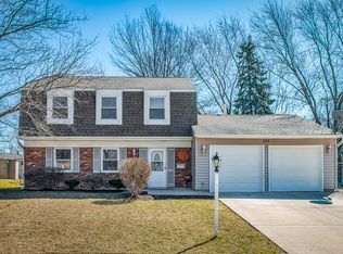 333 N Braintree Dr, Schaumburg, IL 60194
