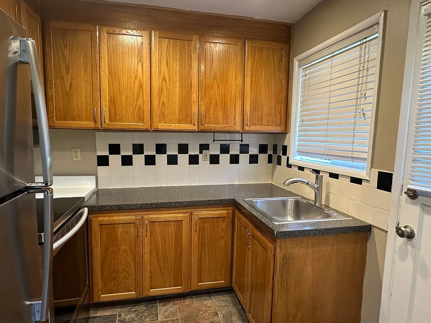 Maria Court — Photo 2
