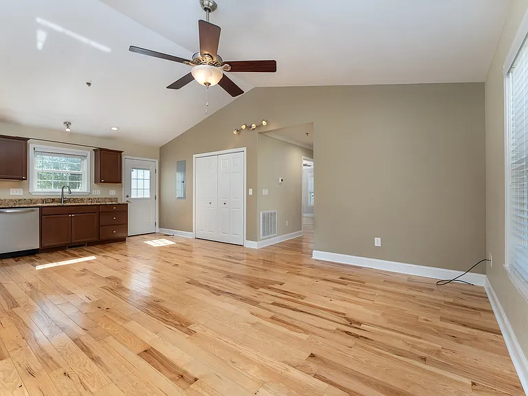 32 Oakcrest Dr — Photo 6