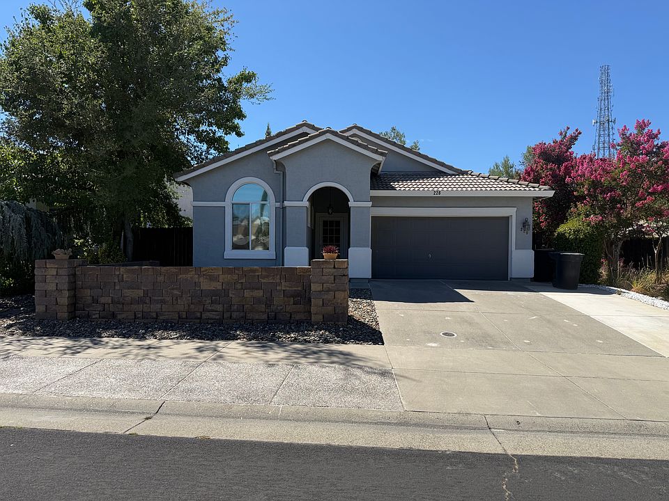 1st image of 228 Halley Glen Dr
