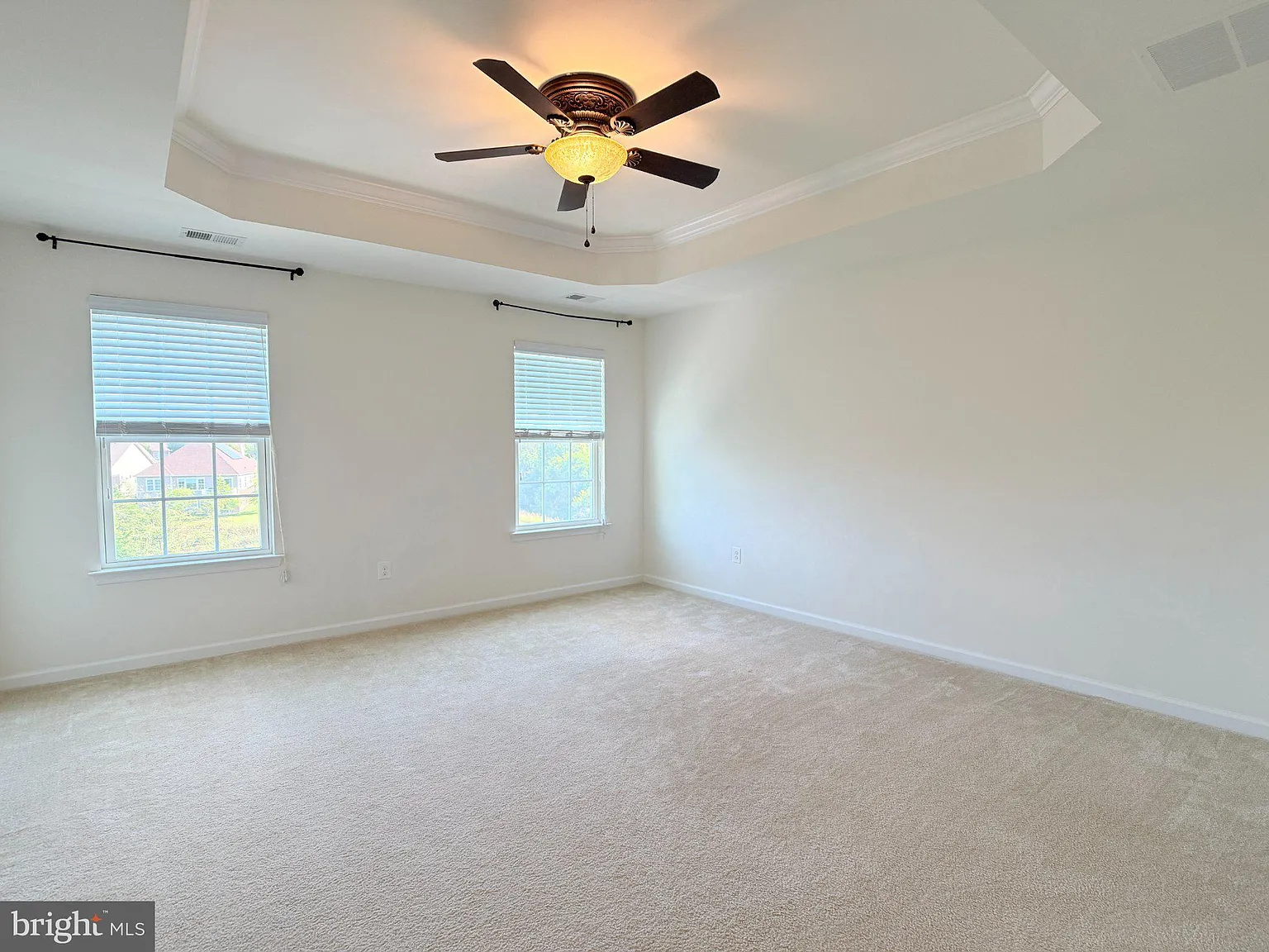 3 bed, 3.5 bath, 2439 sqft, $2,450 — Photo 4