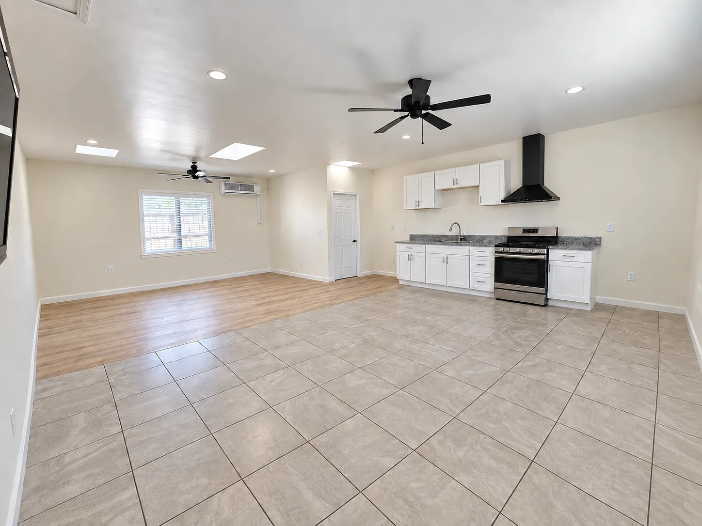Studio, 570 sqft, $1,795 — Photo 2