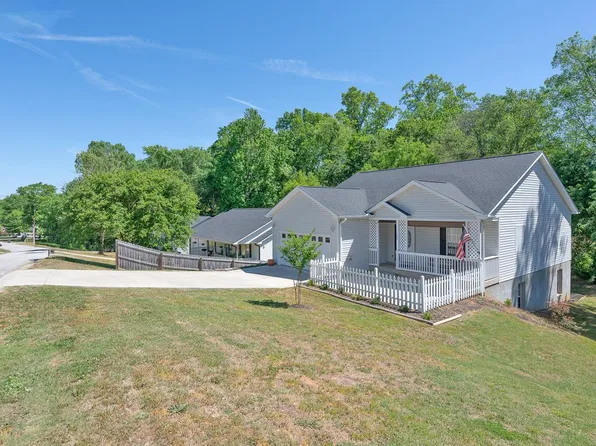 298 N Orchard Dr, Taylors, SC 29687