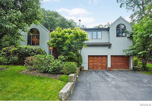 1st image of 215 Briarwood Dr
