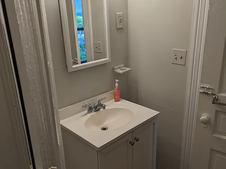 621 Kirtland St — Photo 9