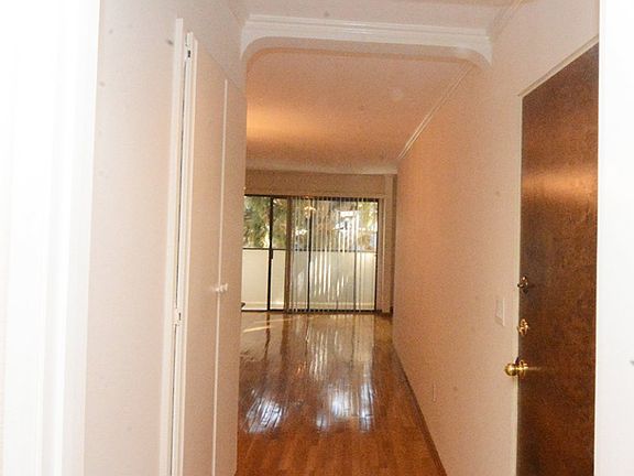 3rd image of 5255 Bellingham Ave Unit 102