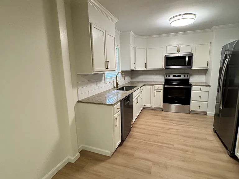 421 Shanghai Rd — Photo 4