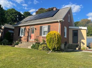 32 Viets St, New London, CT 06320