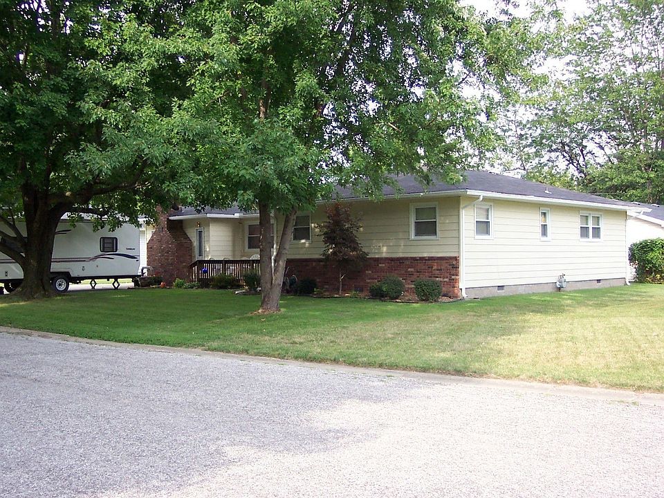 1st image of 402 N Loyland Dr