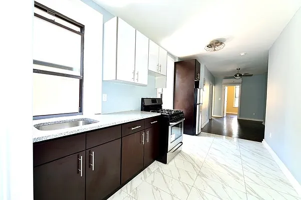 Rented by Evergreen Apartments BK | media 10