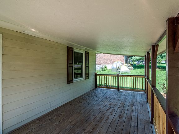 4th image of 209 Fischer Dr