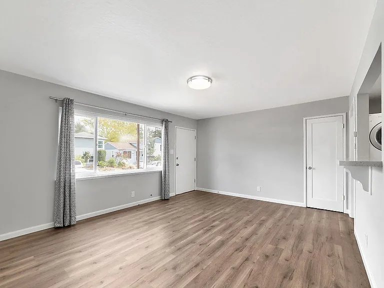 745 Liberty St — Photo 5