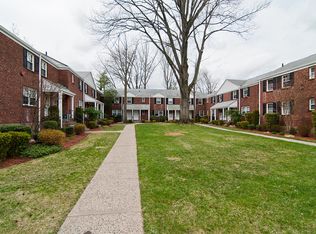 190 Knickerbocker Rd APT 5, Englewood, NJ 07631