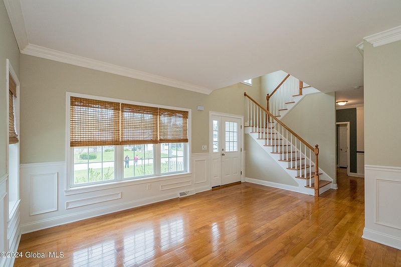 4th image of 46 Burnham Road