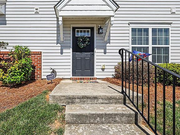 5th image of 110 Goldfinch Ave