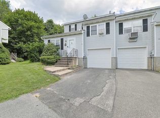 20 Hemlock Ct, Fishkill, NY 12524