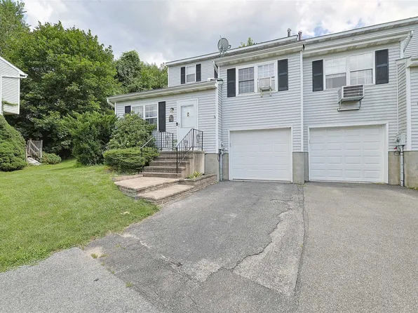 20 Hemlock Ct, Fishkill, NY 12524