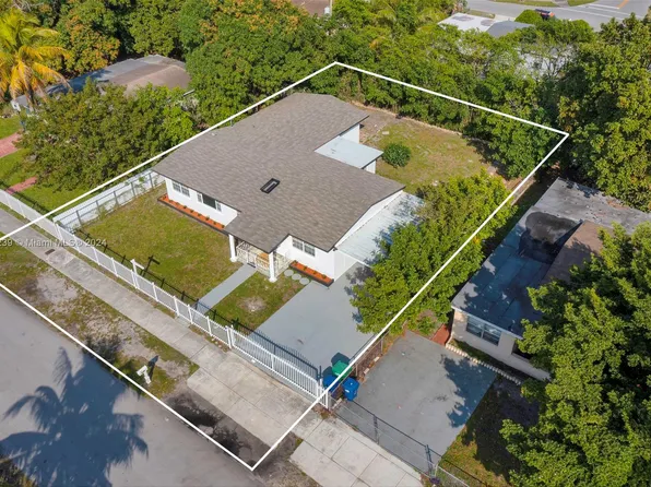 18045 NW 2nd Pl, Miami Gardens, FL 33169