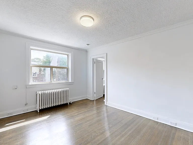 1602 Bathurst St — Photo 7